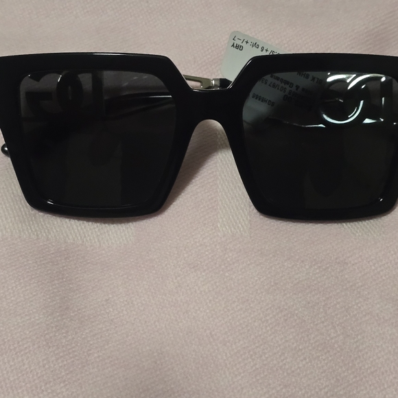 Dolce & Gabbana NWT Black sunglasses 💕 - Picture 4 of 12